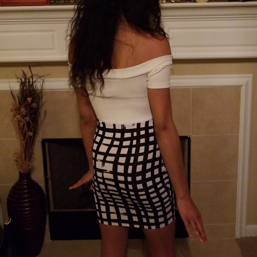 White & Black Fitted Tulip Dress - Picture 3 of 3